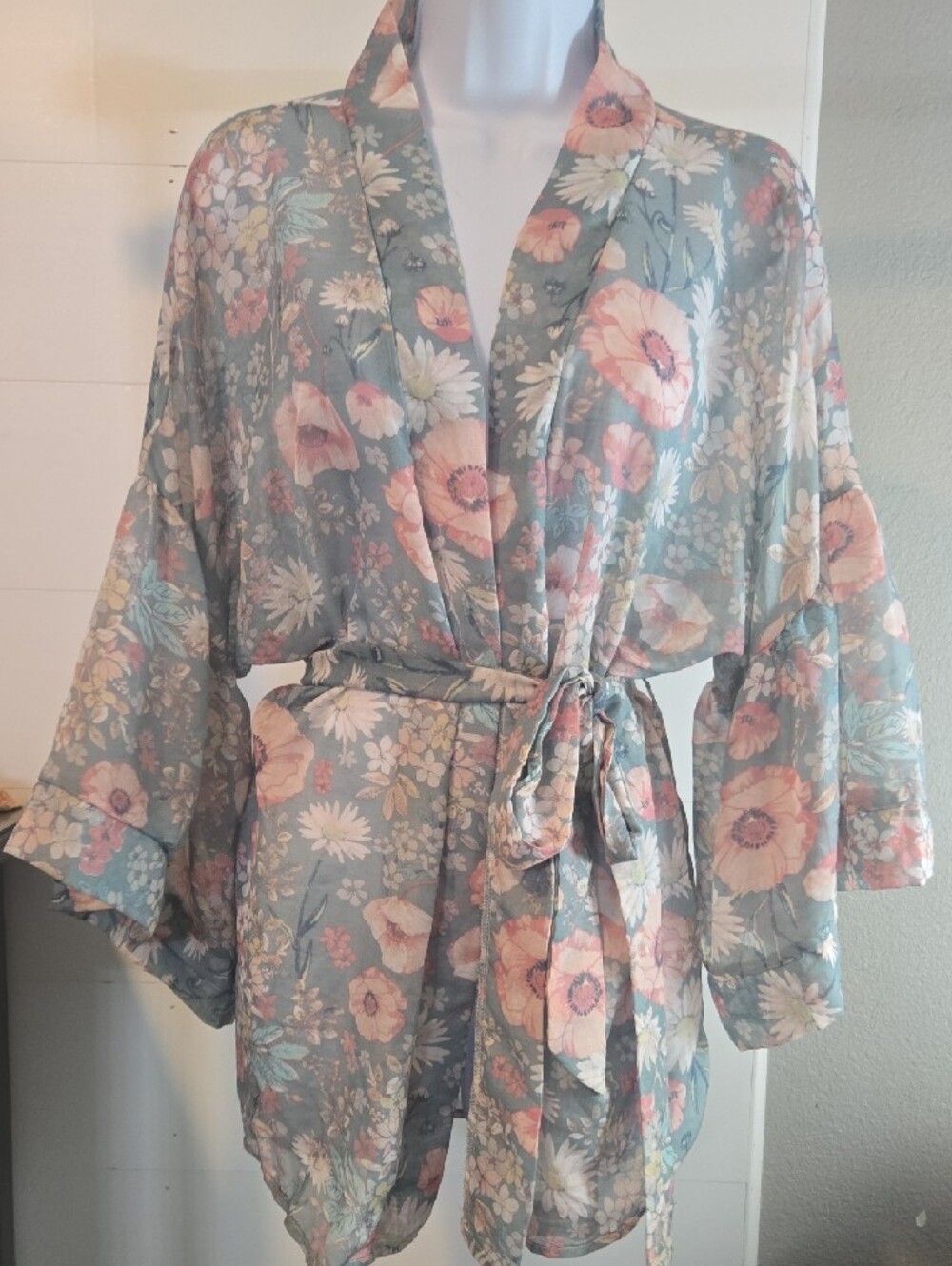 LC Lauren Conrad Floral Satin Kimono Robe in Sage Green and Pink